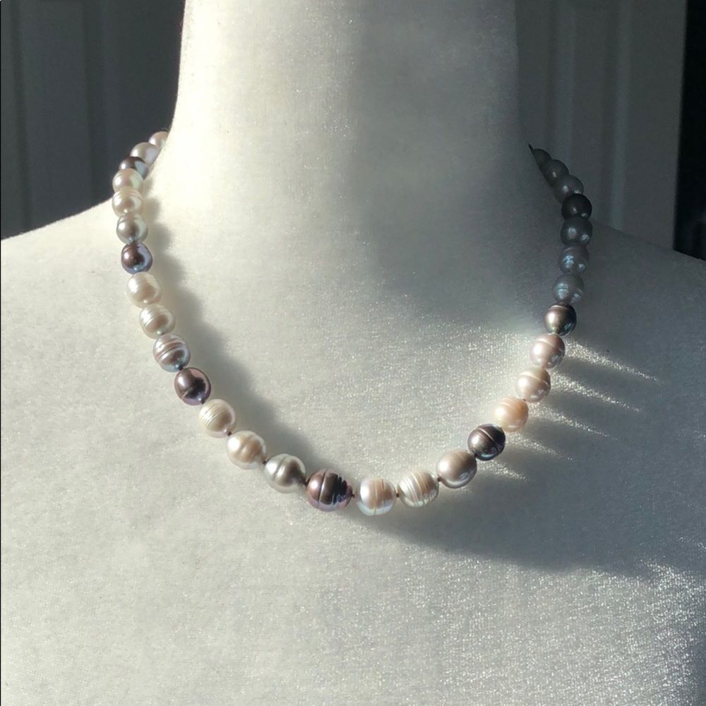 Multicolored pearl necklace